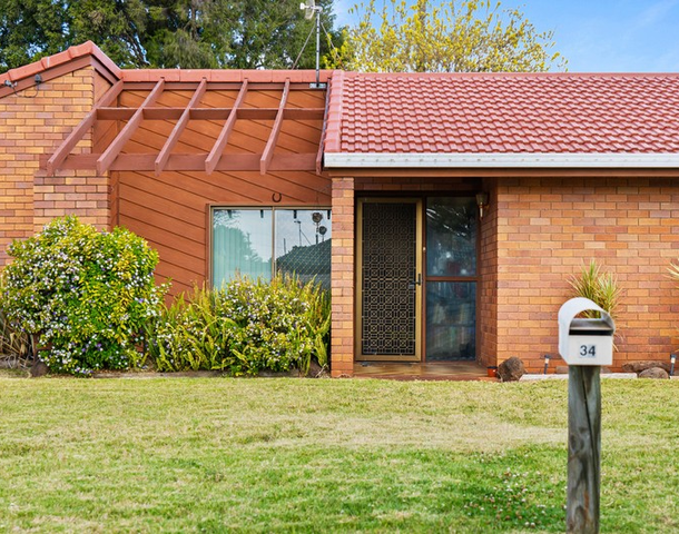 34 Jennifer Crescent, Darling Heights QLD 4350