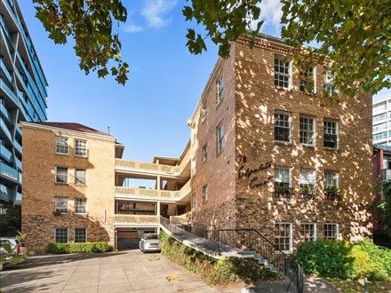 2 bedrooms Apartment / Unit / Flat in 17/78 Queens Road MELBOURNE VIC, 3004