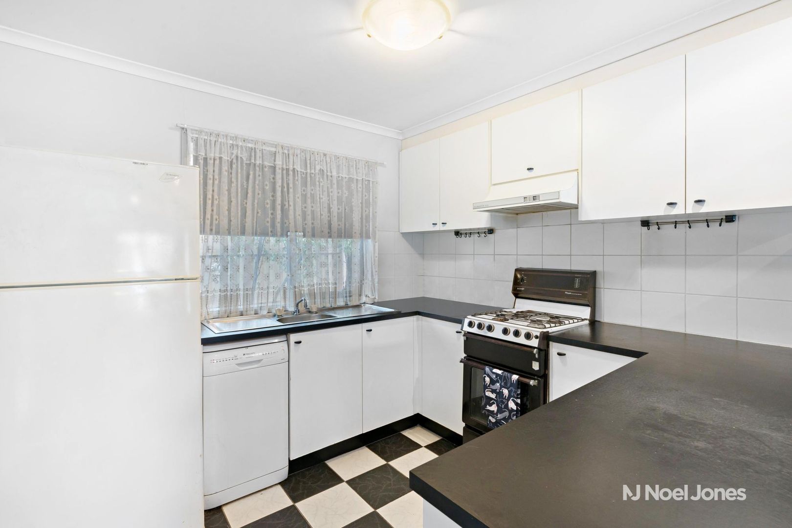 2/28 Victoria Avenue, Mitcham VIC 3132, Image 2