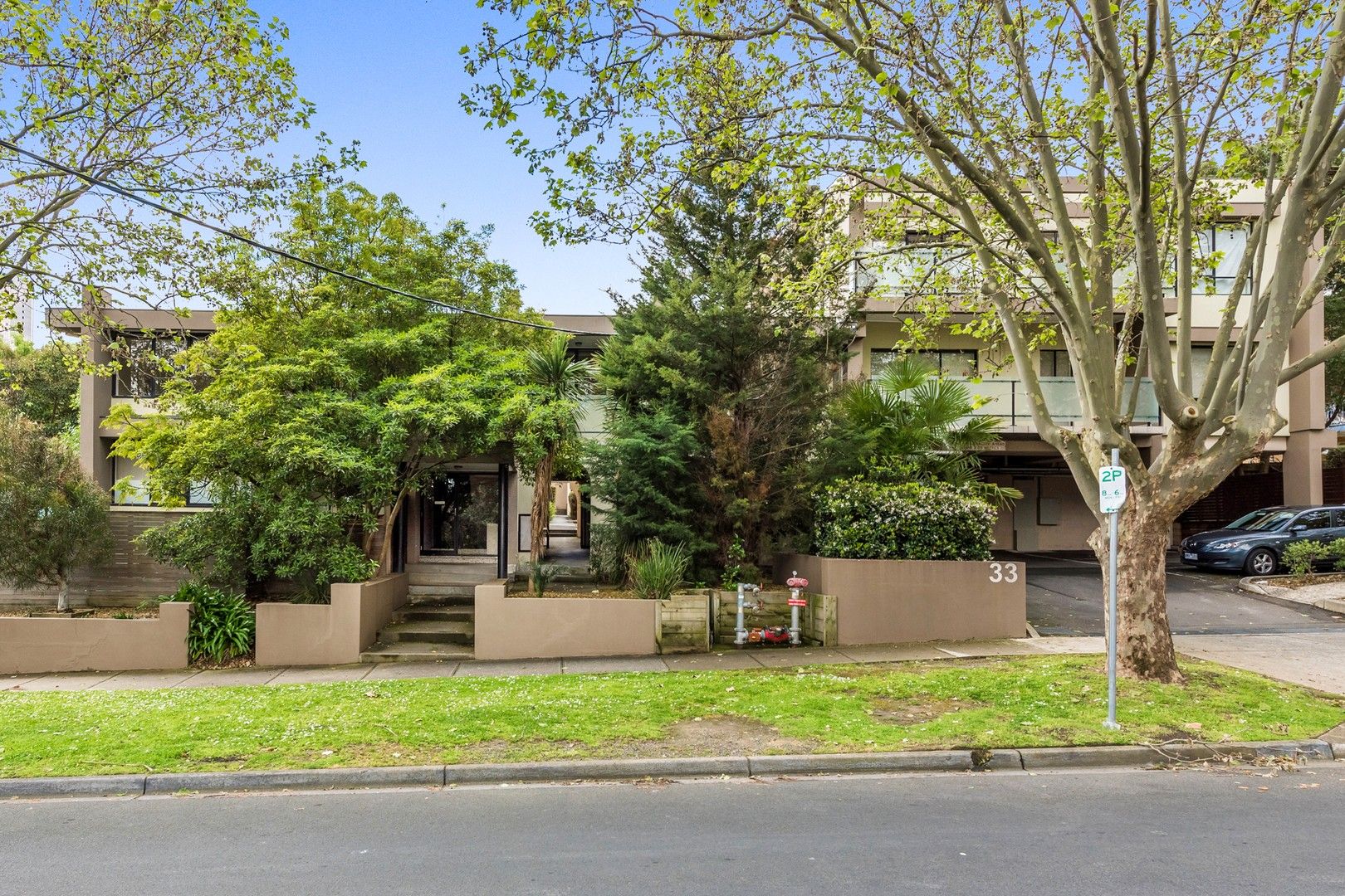2 bedrooms Apartment / Unit / Flat in 10/33 Albion Road BOX HILL VIC, 3128