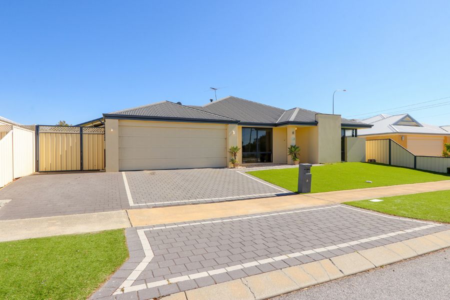 4 bedrooms House in 33 Leichhardt Crossing HAMMOND PARK WA, 6164