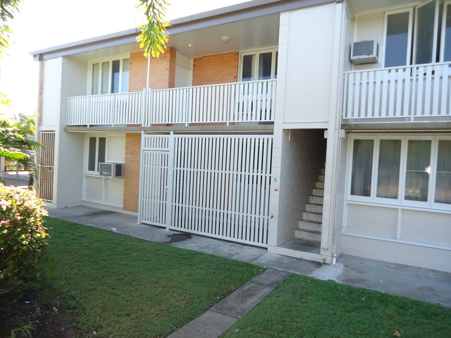 1/54 Ralston St, West End QLD 4810, Image 2