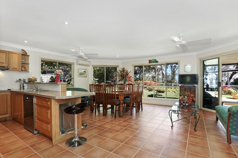 18 Loftus Place, Sandstone Point QLD 4511, Image 2