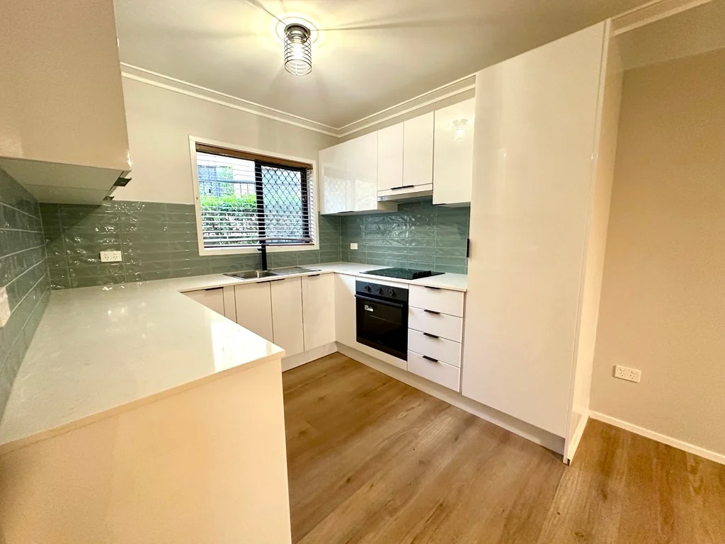 1/6 Nyrang Ave, Palm Beach QLD 4221