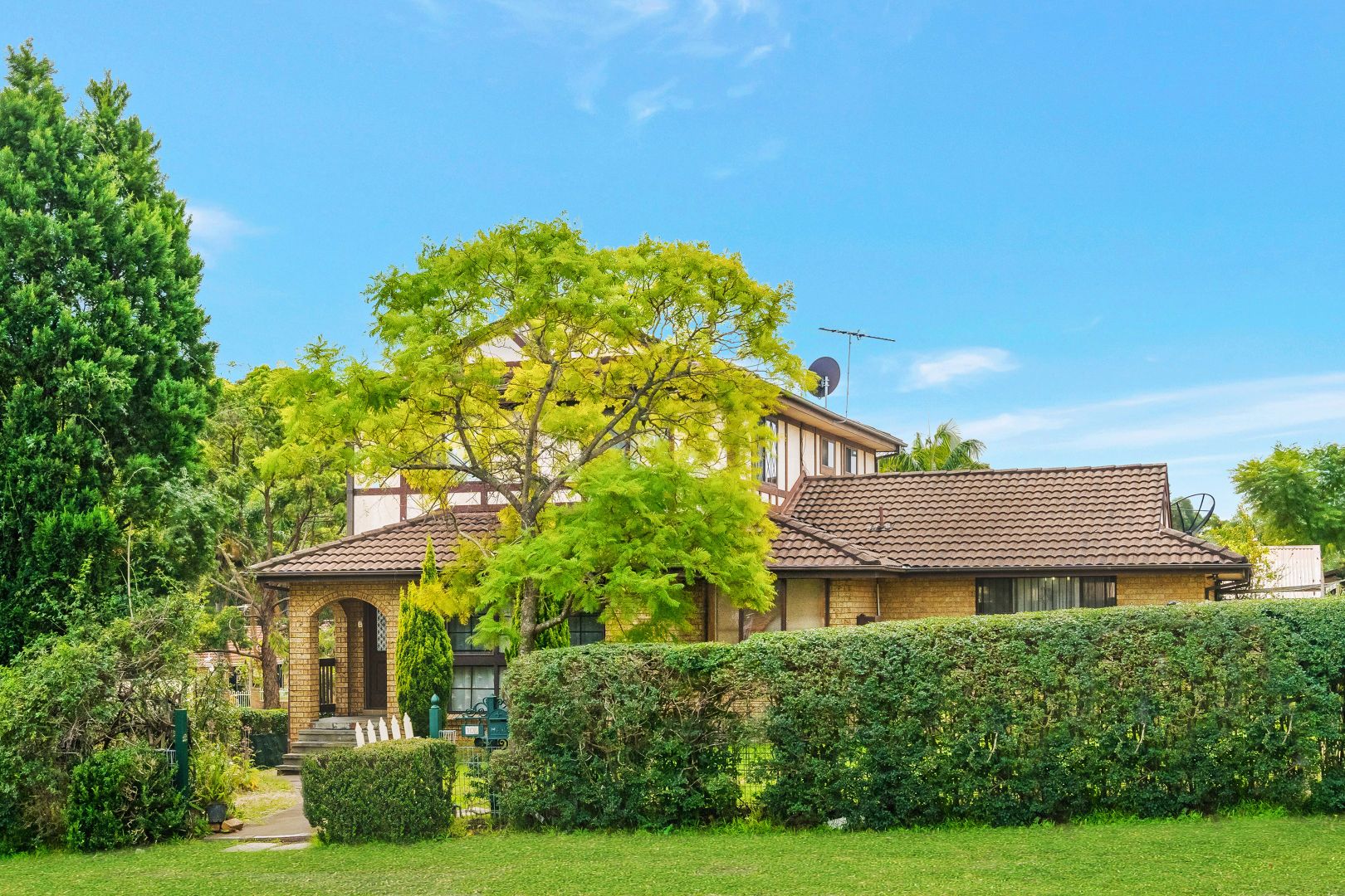 100 Brown Road, Bonnyrigg NSW 2177 Domain