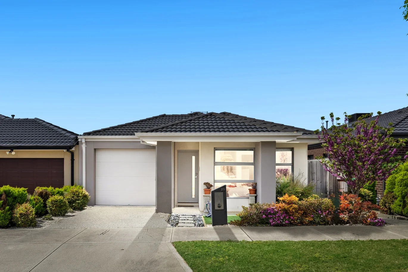 25 Vermillion Drive, Clyde North VIC 3978