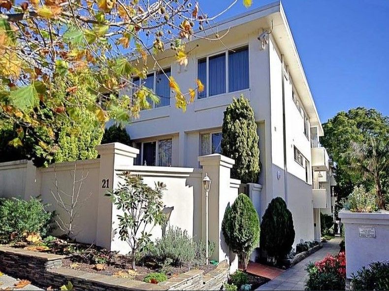2 bedrooms Apartment / Unit / Flat in 2/21 Grange Road TOORAK VIC, 3142