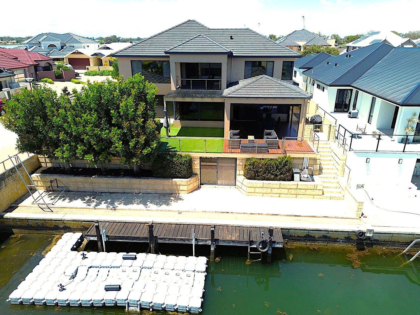 5 bedrooms House in 1 Brindabella Crescent HALLS HEAD WA, 6210