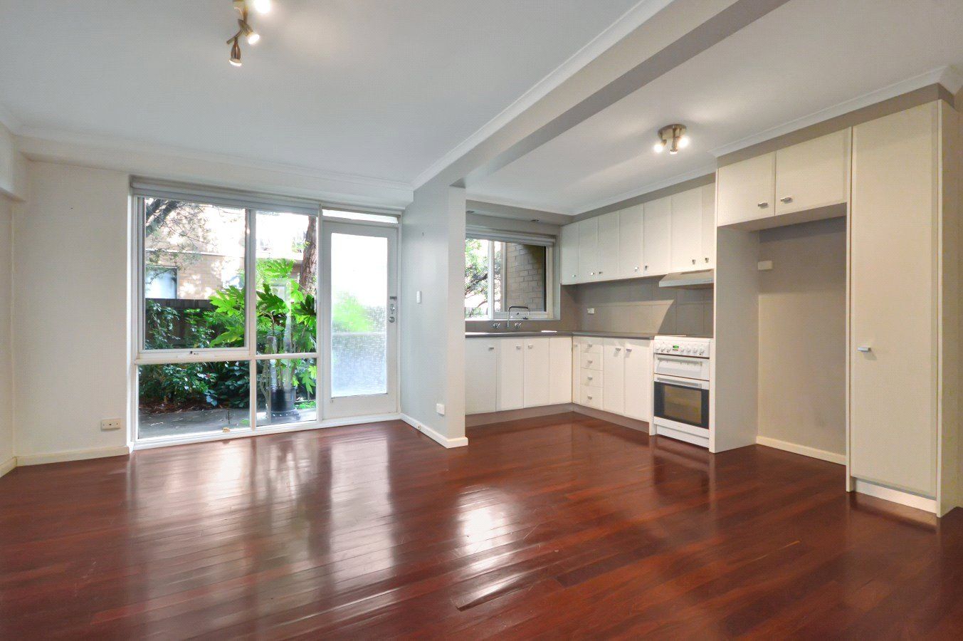 1/75 Edgar Street North, Glen Iris VIC 3146 Apartment For Rent 495