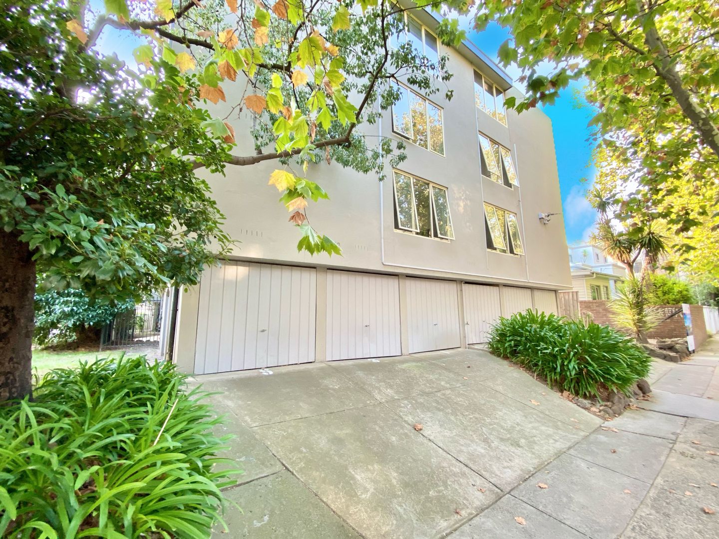 2 bedrooms Apartment / Unit / Flat in 14/43 Davis Avenue SOUTH YARRA VIC, 3141