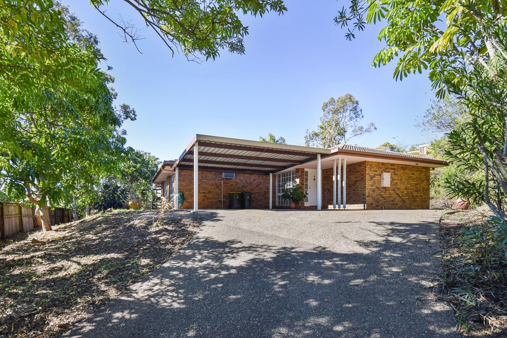 4 bedrooms House in 6 Bonhill Court INDOOROOPILLY QLD, 4068