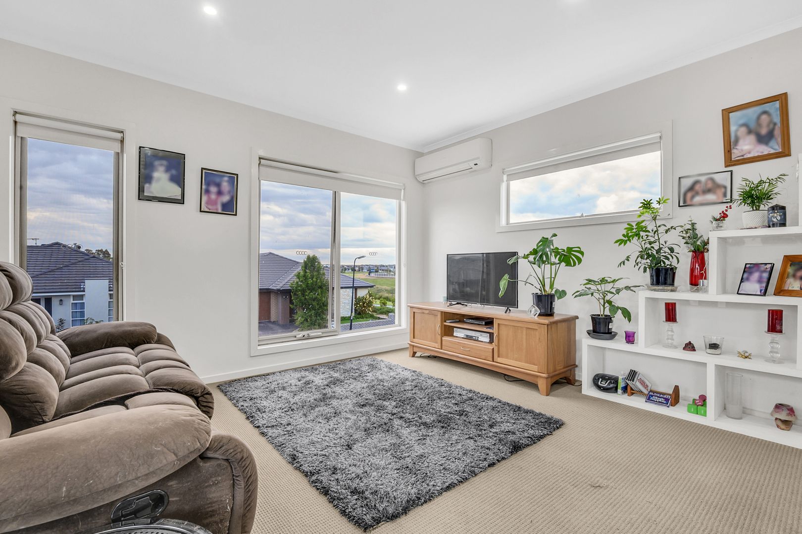 10 Wallflower Close, Craigieburn VIC 3064, Image 2