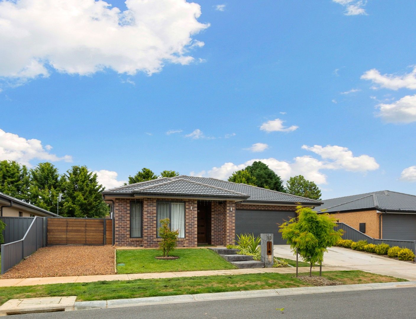 4 bedrooms House in 13 Peak Court MANSFIELD VIC, 3722