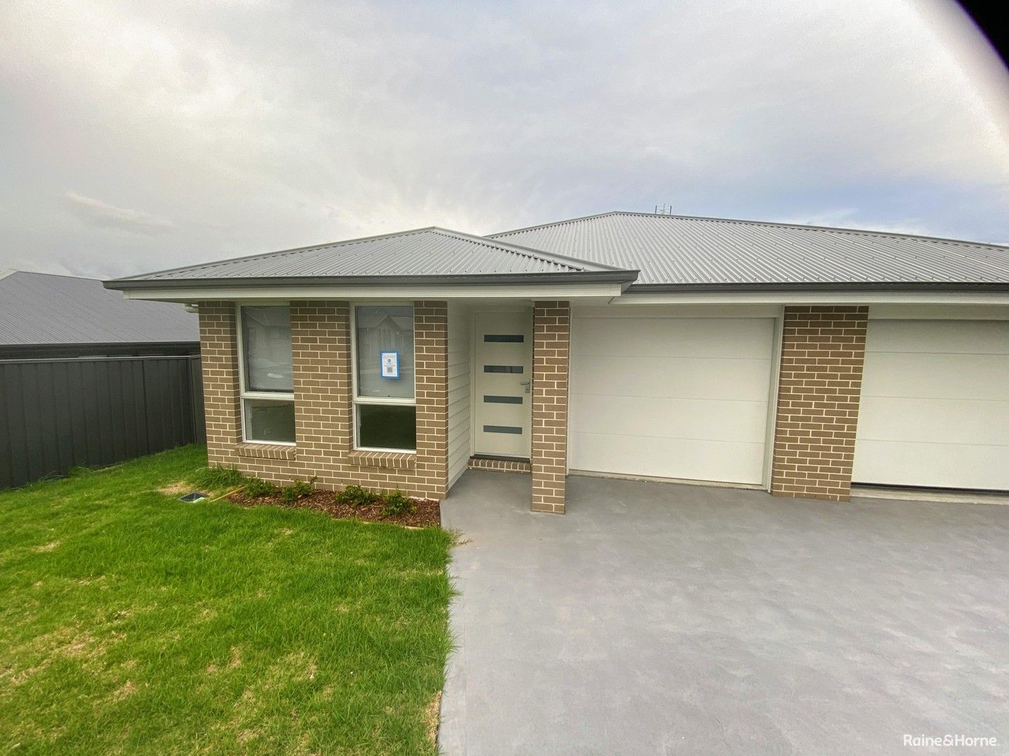 4 bedrooms Duplex in 19 Birch Grove ABERGLASSLYN NSW, 2320