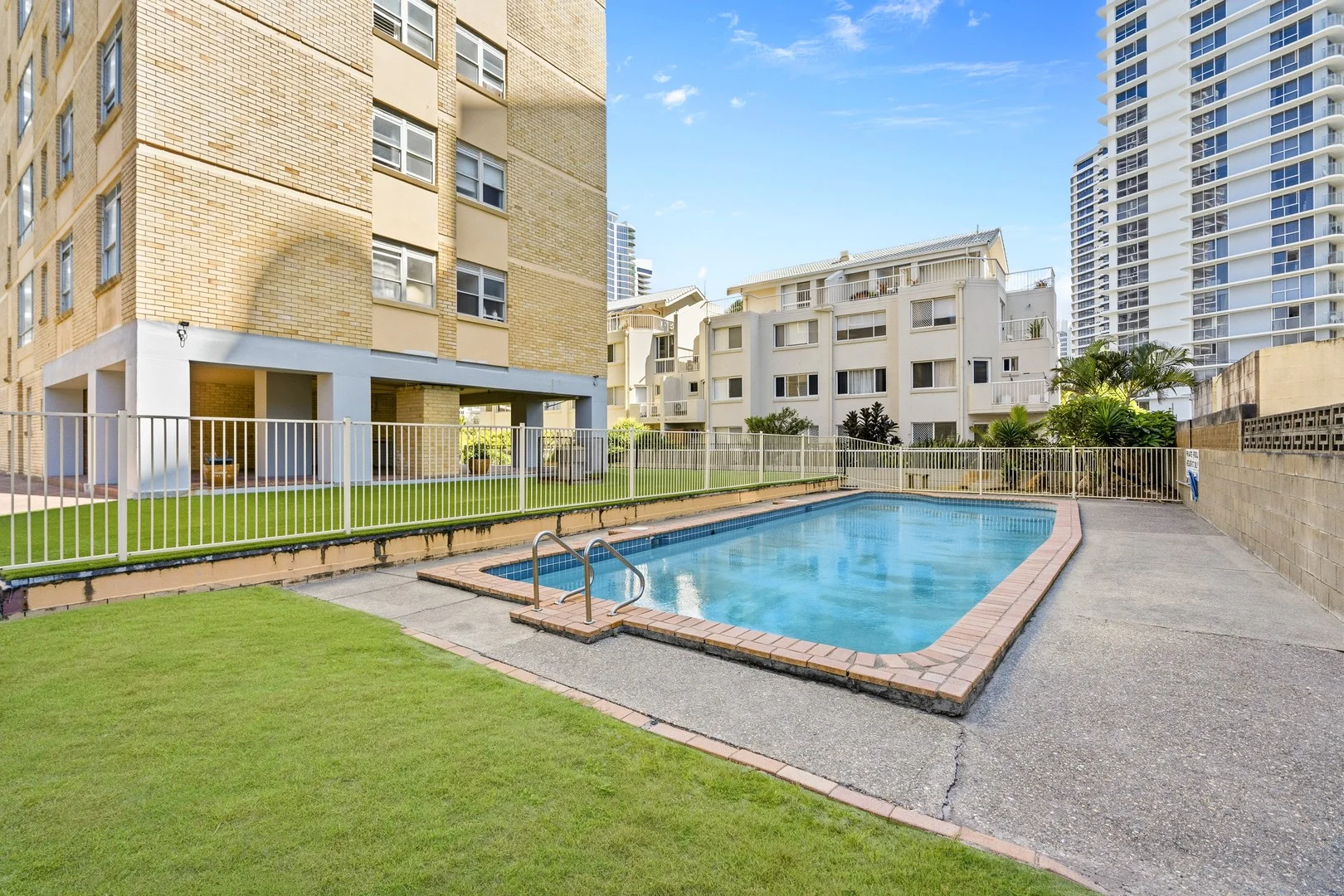 7/15 Pacific Street, Main Beach QLD 4217
