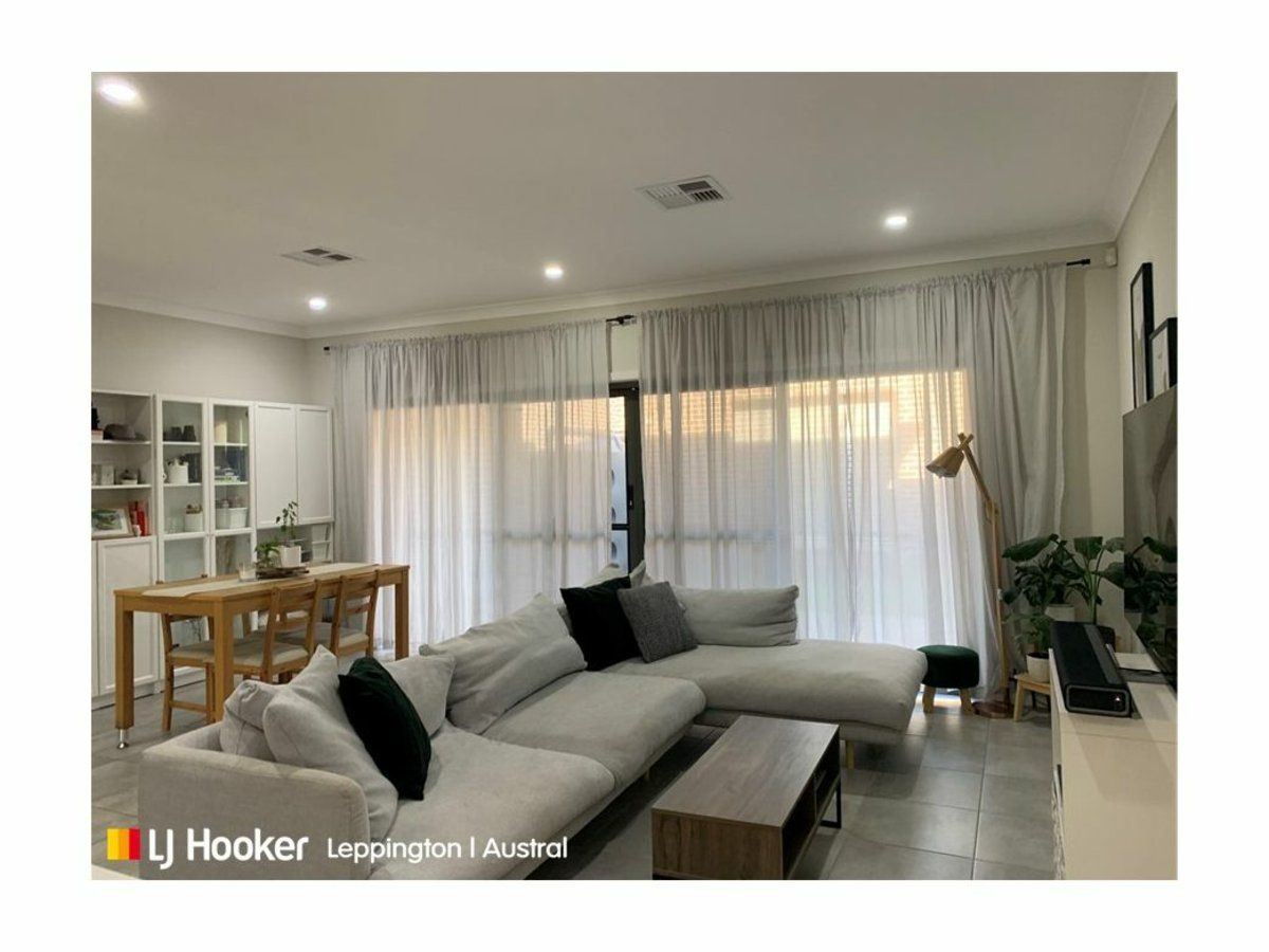 4 bedrooms Townhouse in 44 Connemara Street AUSTRAL NSW, 2179