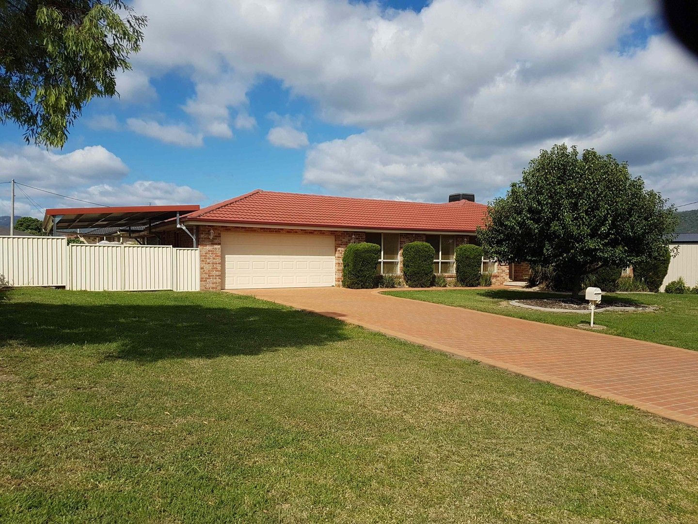 5 GREVILLEA CRESCENT, Kootingal NSW 2352, Image 0