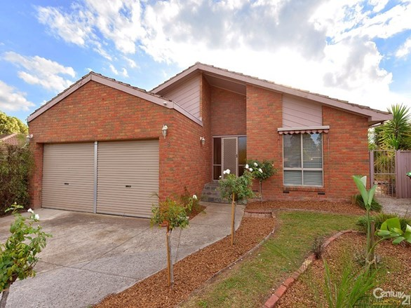 8 Escott Grove, Berwick VIC 3806