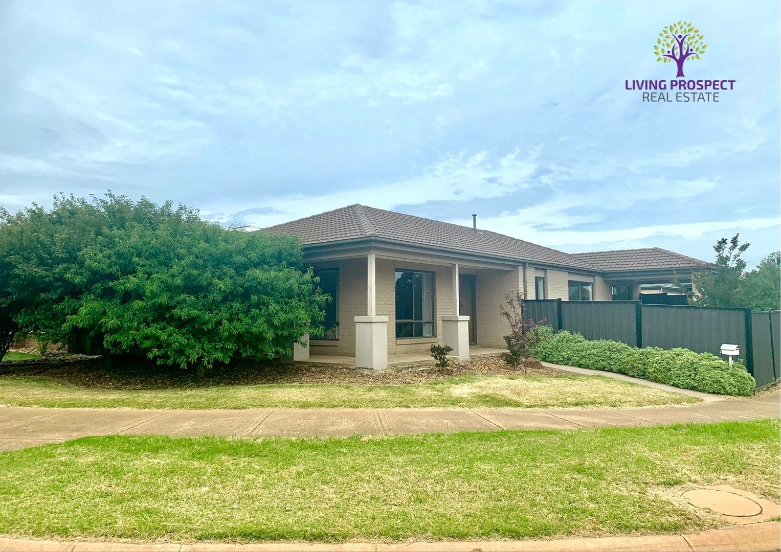 3 bedrooms House in 33 Kellerman Drive POINT COOK VIC, 3030
