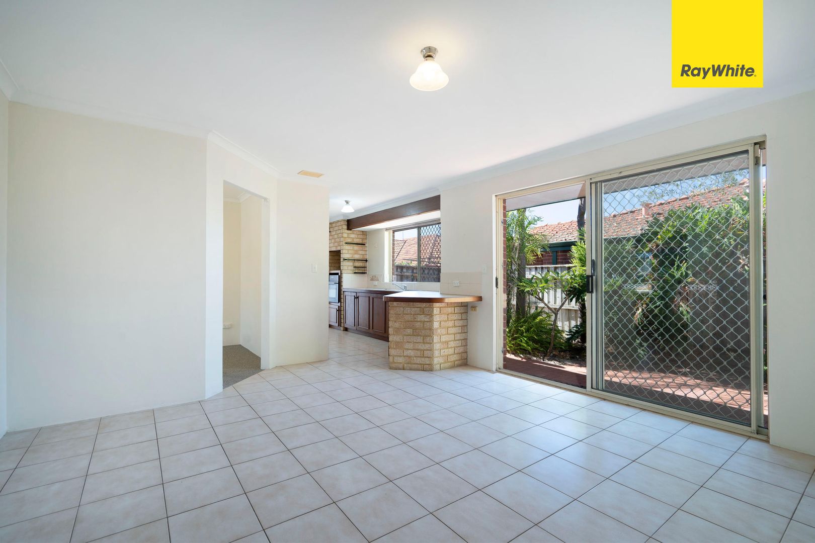 1/40 Raleigh Street, Carlisle WA 6101, Image 2