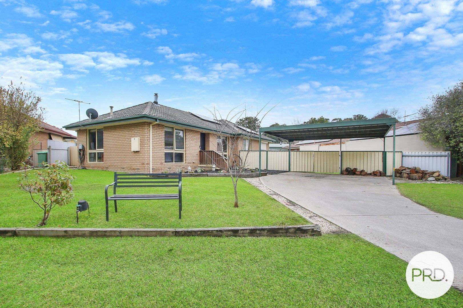 3 bedrooms House in 16 Kensington Court THURGOONA NSW, 2640