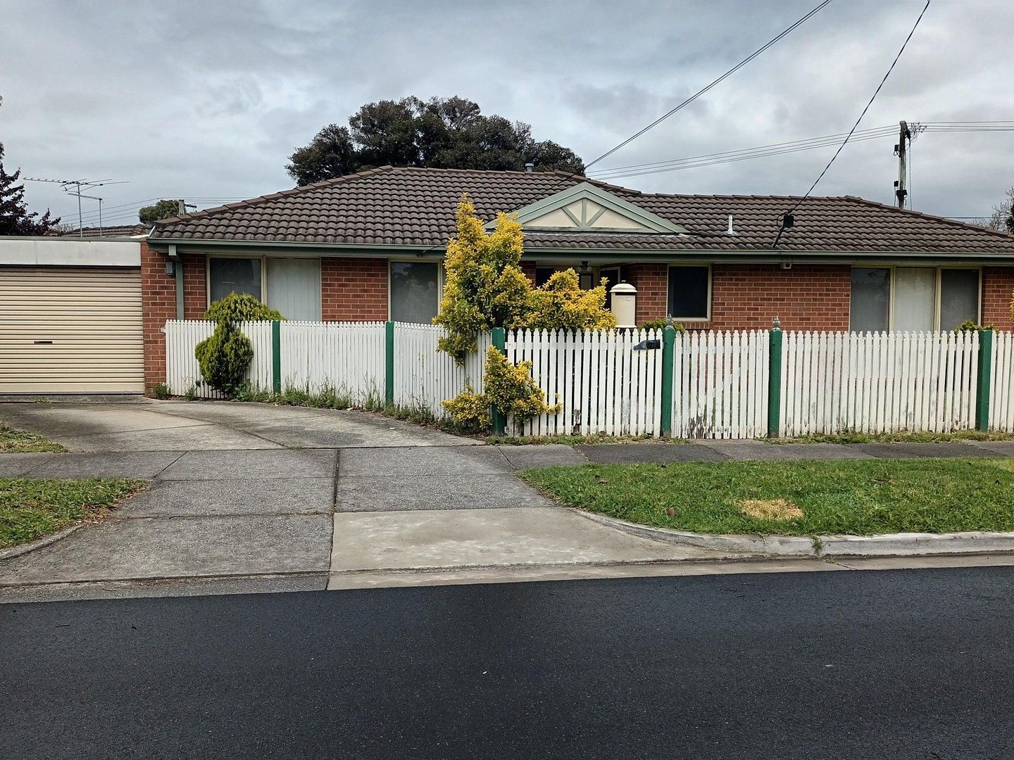 3 bedrooms Apartment / Unit / Flat in 1/6 Bonham Crescent BURWOOD EAST VIC, 3151