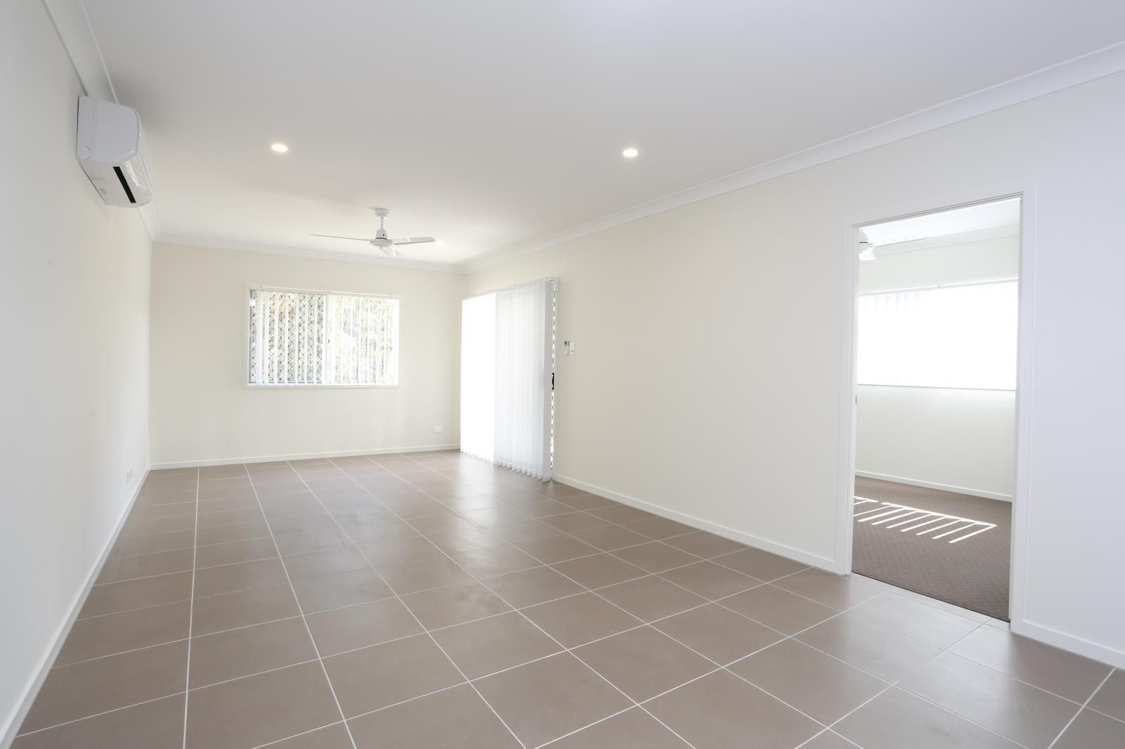 1/27 Ryrie Court, Park Ridge QLD 4125, Image 2