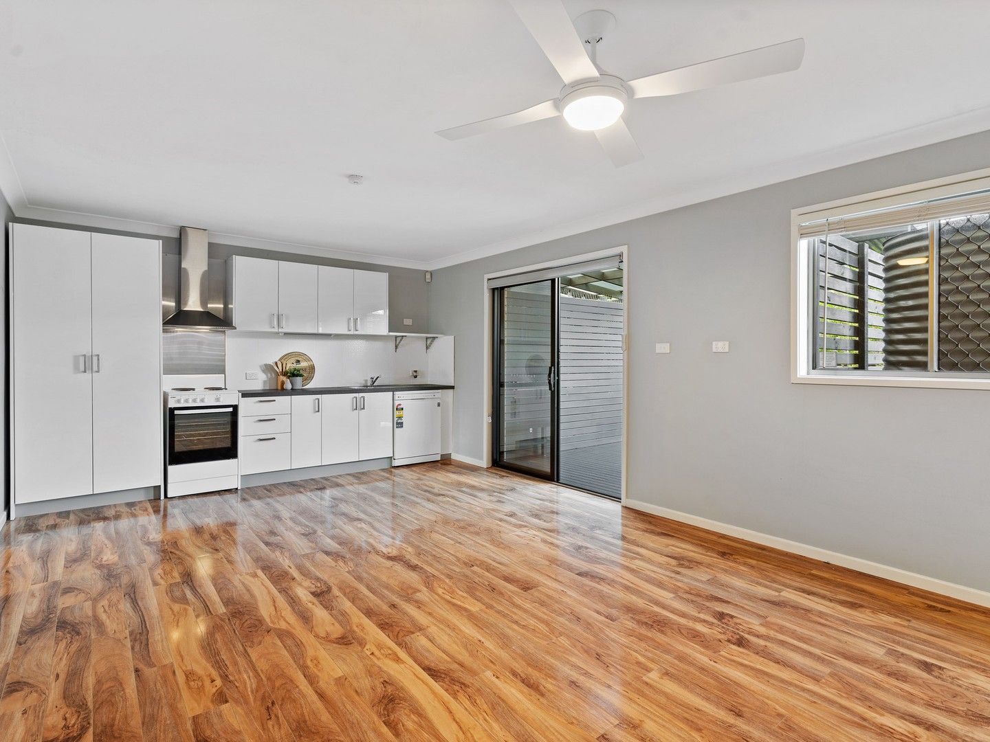 1 bedrooms Apartment / Unit / Flat in 1B Melaleuca Street KILLARNEY VALE NSW, 2261