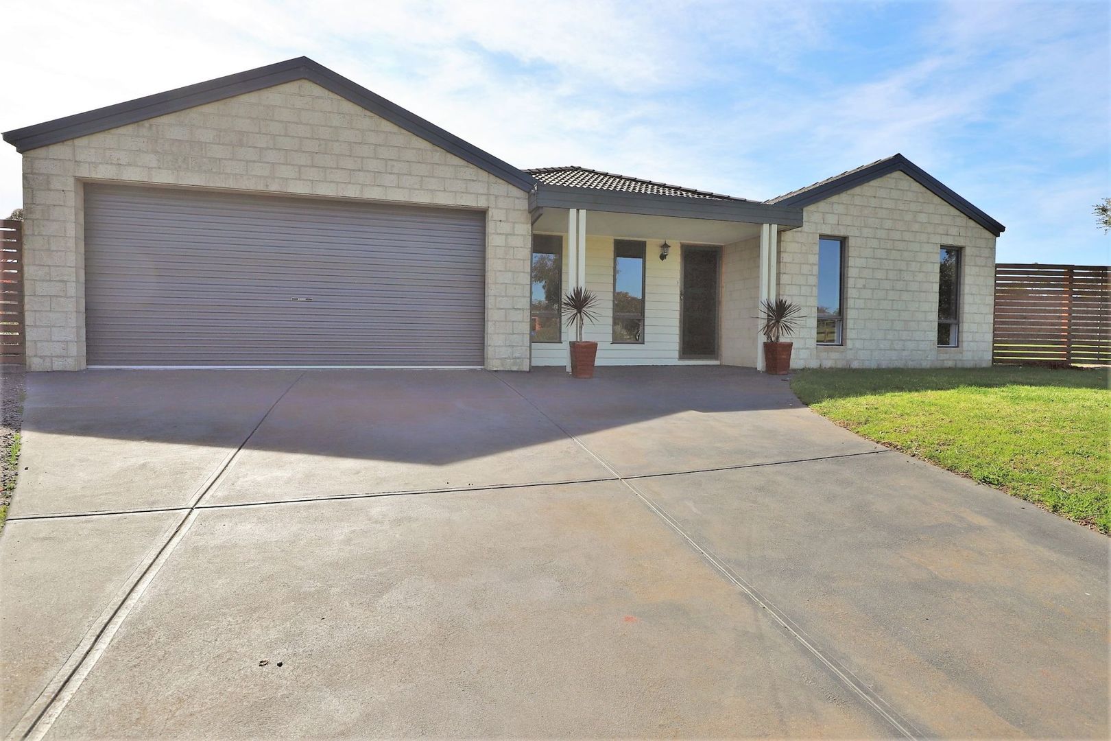 2 EVERITT CLOSE, Lang Lang VIC 3984, Image 2