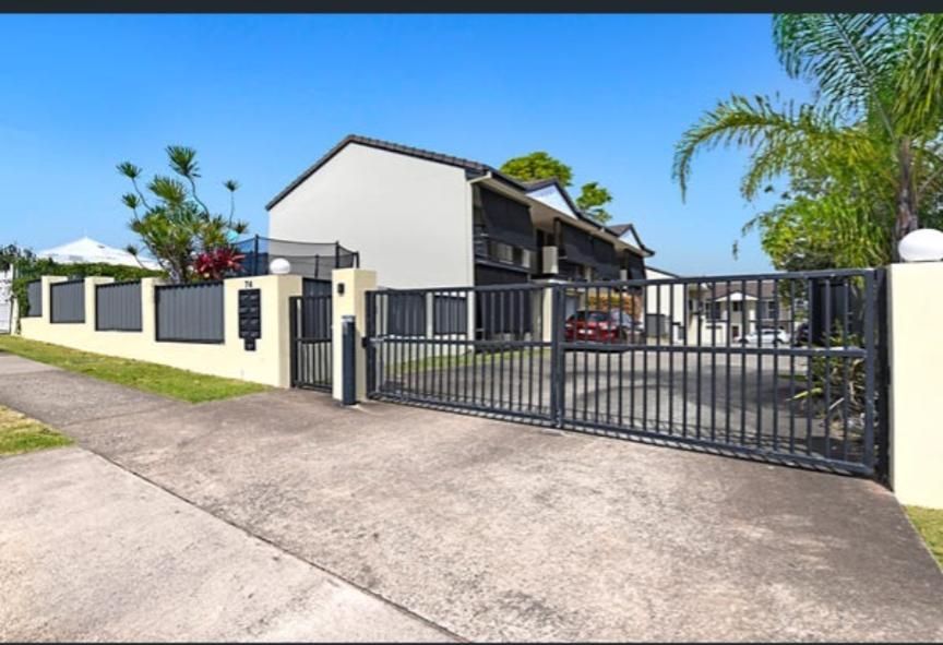 3 bedrooms Townhouse in 2/74 Pohlman Street SOUTHPORT QLD, 4215
