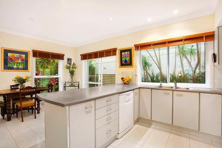 8 Carlyle Lane, WOLLSTONECRAFT NSW 2065, Image 2