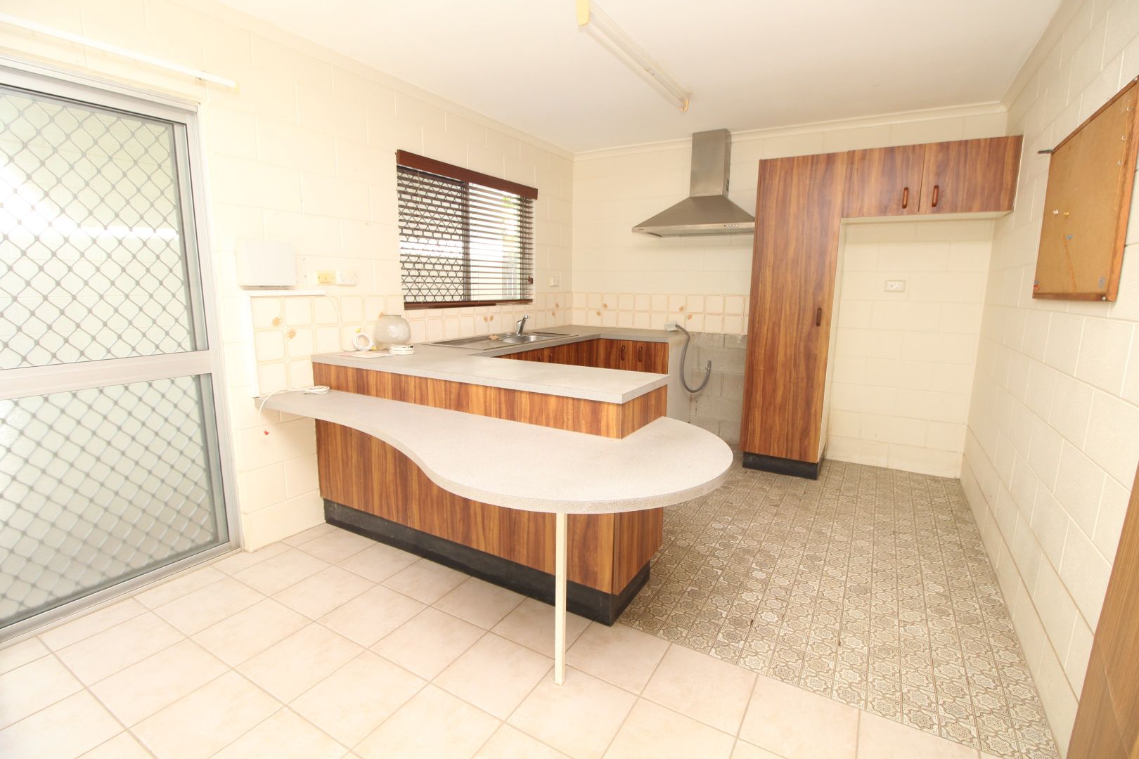 4/54 Ahearne Street, Hermit Park QLD 4812, Image 2