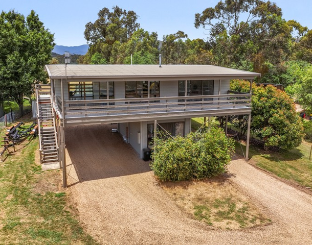 19 Trout Stream Way, Macs Cove VIC 3723