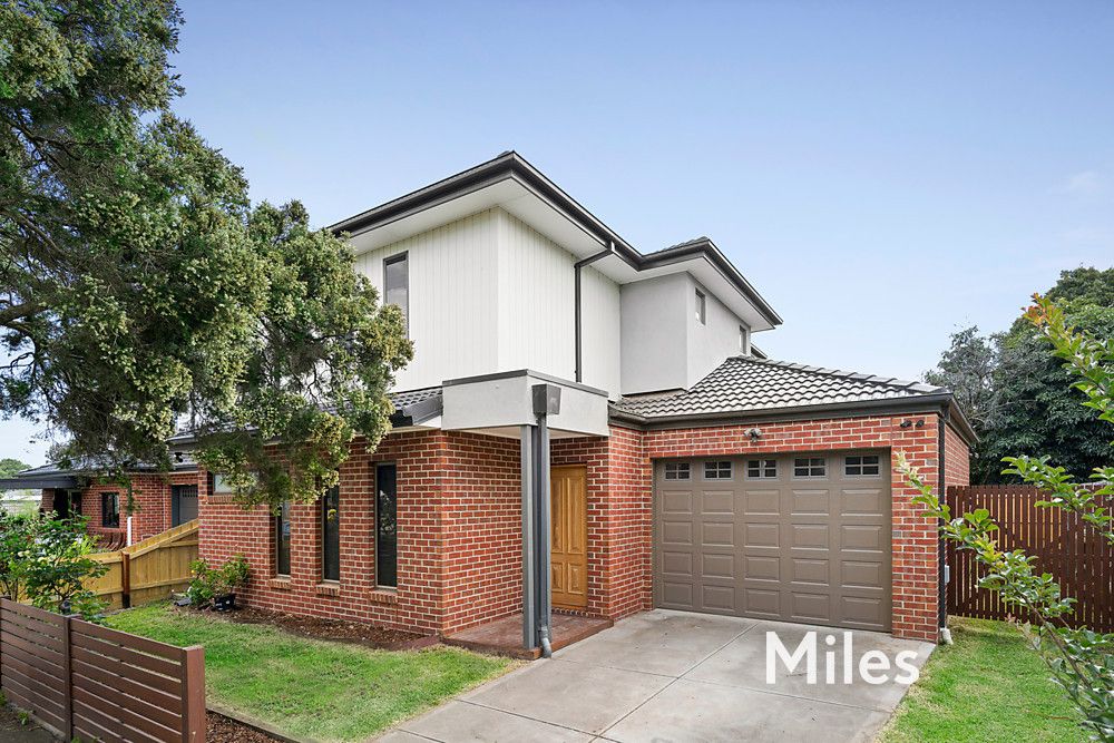 3 bedrooms House in 1 Blackwood Parade HEIDELBERG WEST VIC, 3081