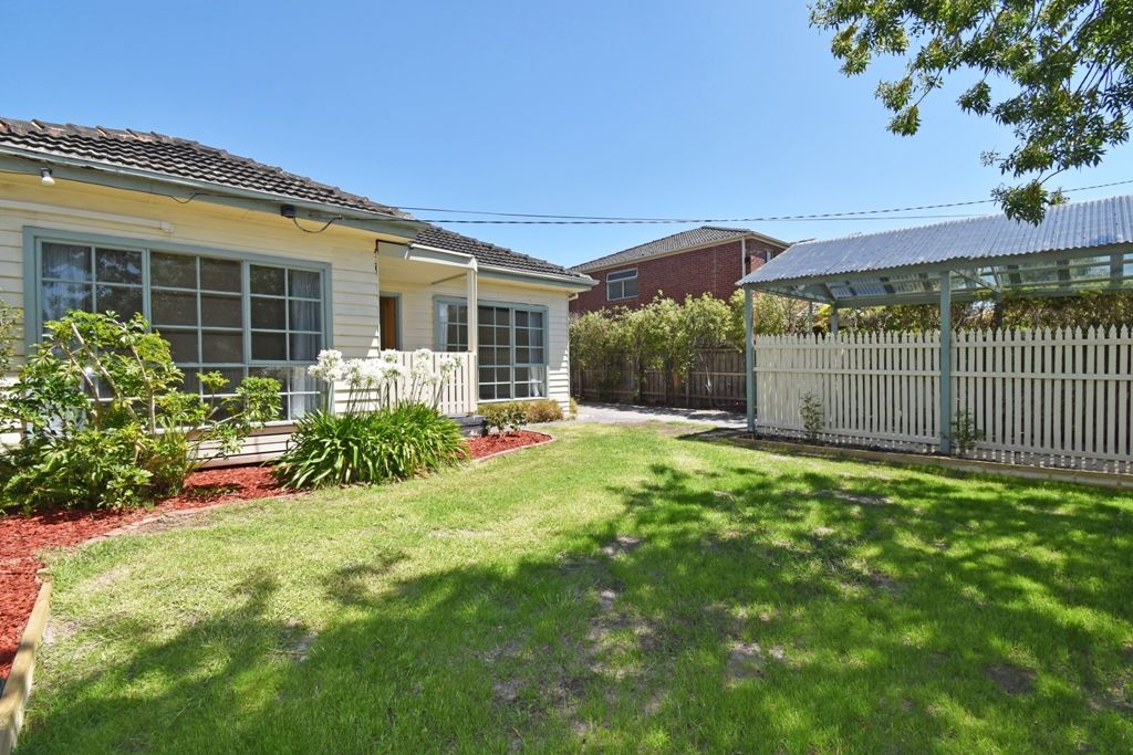 4 bedrooms House in 34 Fairbank Road BENTLEIGH VIC, 3204