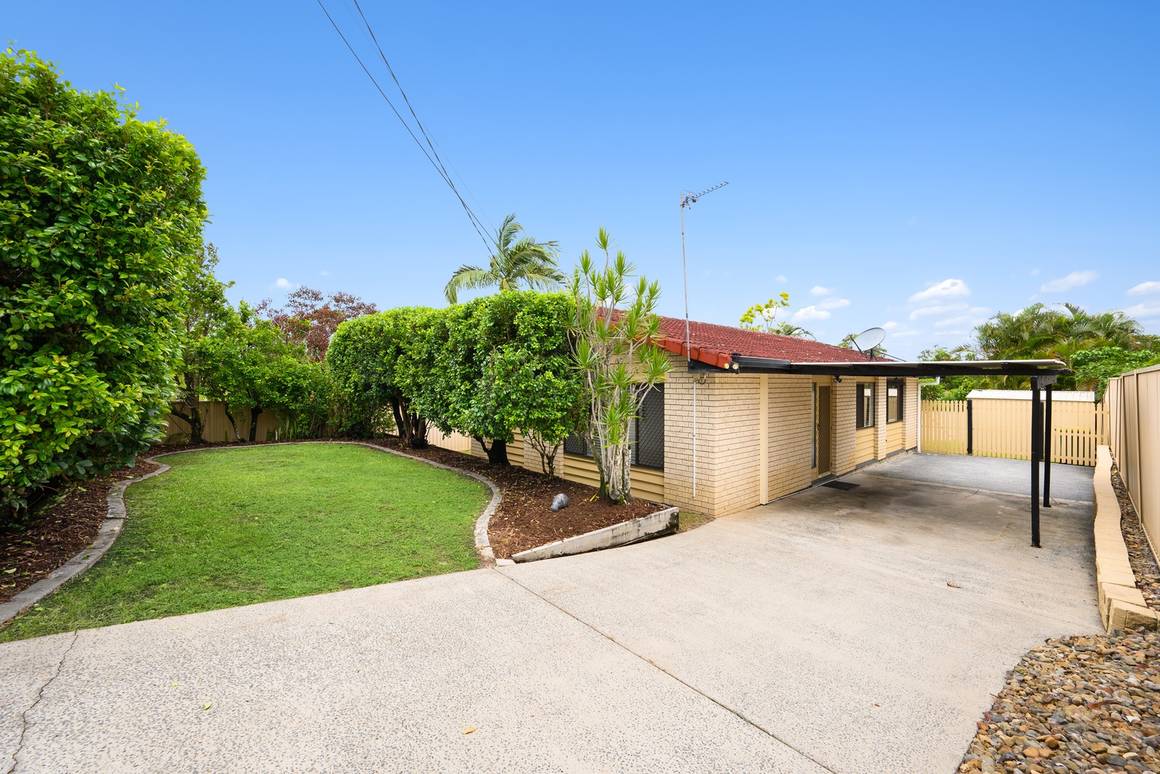 Picture of 232 Government Road, LABRADOR QLD 4215