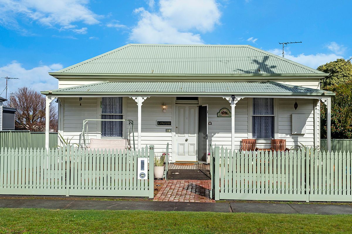 3 bedrooms House in 43 Dinwoodie Street HAMILTON VIC, 3300