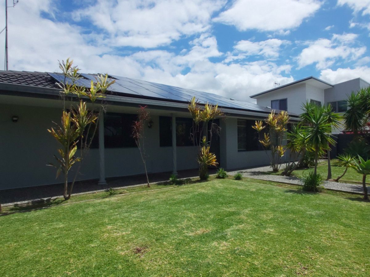 5 bedrooms House in 14 Collins Crescent BENOWA QLD, 4217