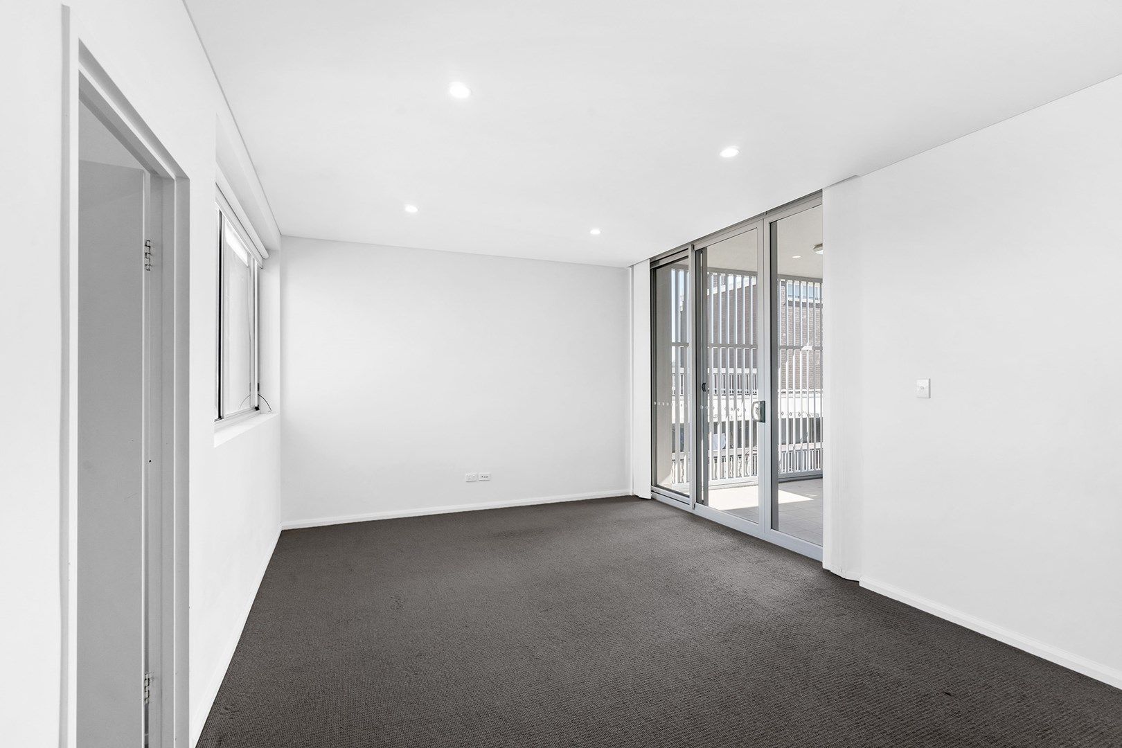 2 bedrooms Apartment / Unit / Flat in 41/37 Campbell Street PARRAMATTA NSW, 2150