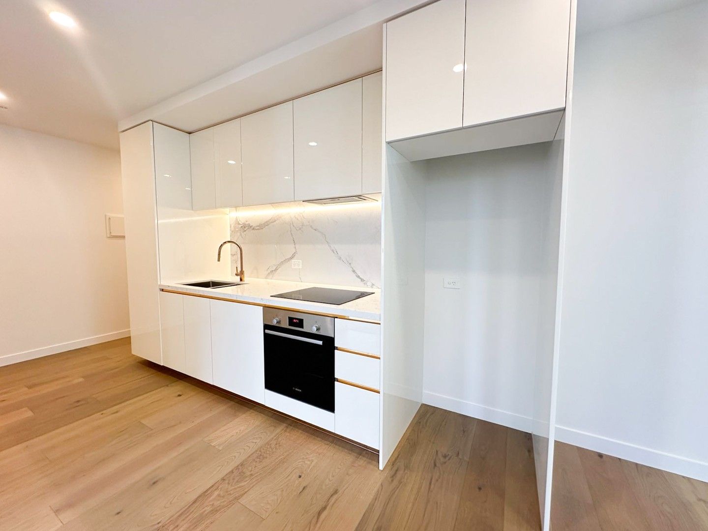 2 bedrooms Apartment / Unit / Flat in 6 Wellington Road BOX HILL VIC, 3128