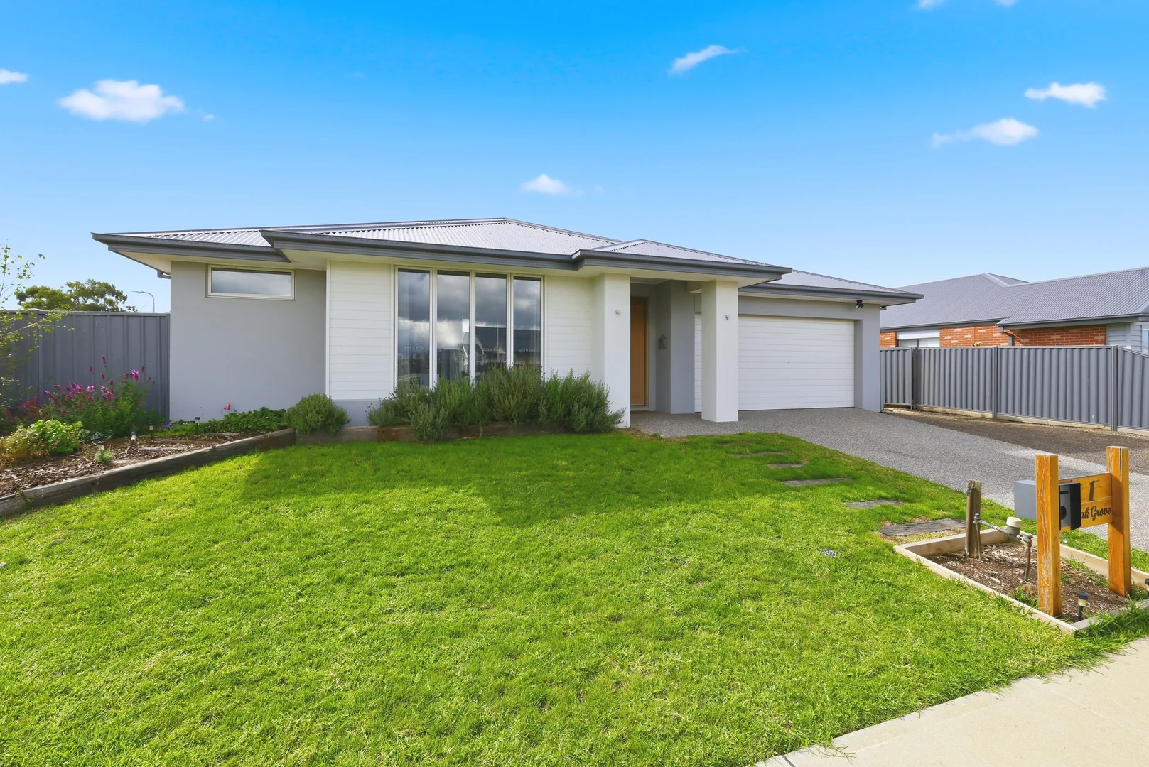 Additional image 3 of 1 Oak Grove, Romsey VIC 3434