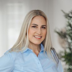 Lisa Psaras, Sales representative