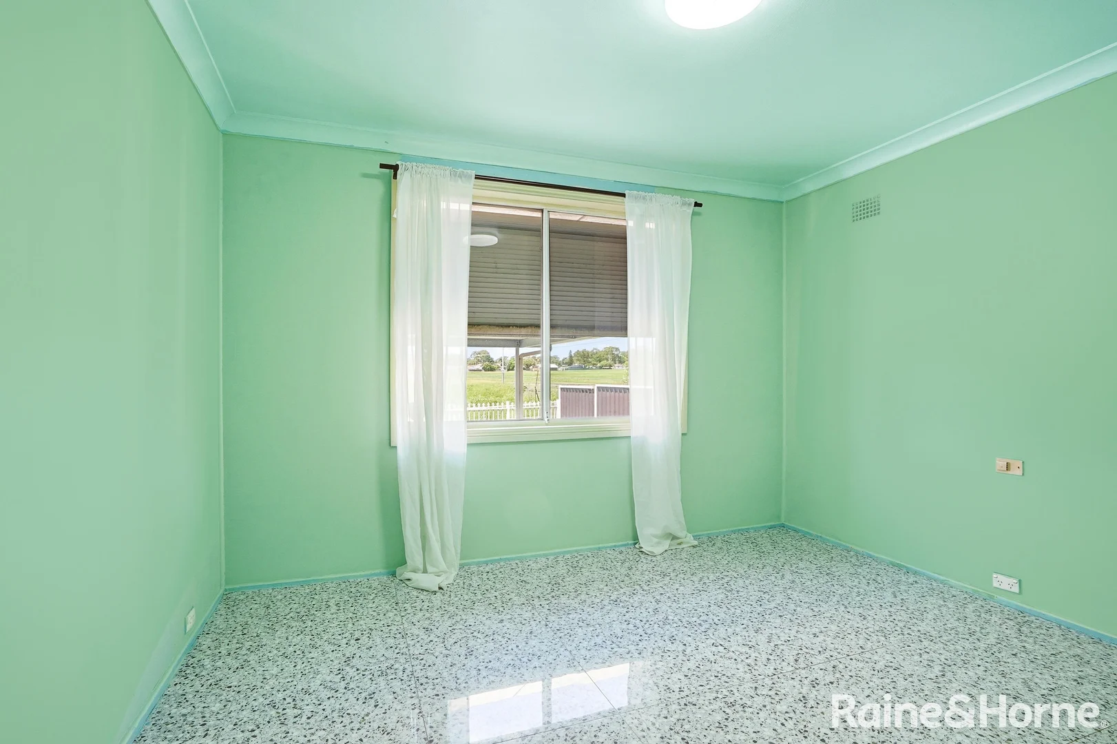 Additional image 6 of 40 Halmahera Crescent, Lethbridge Park NSW 2770