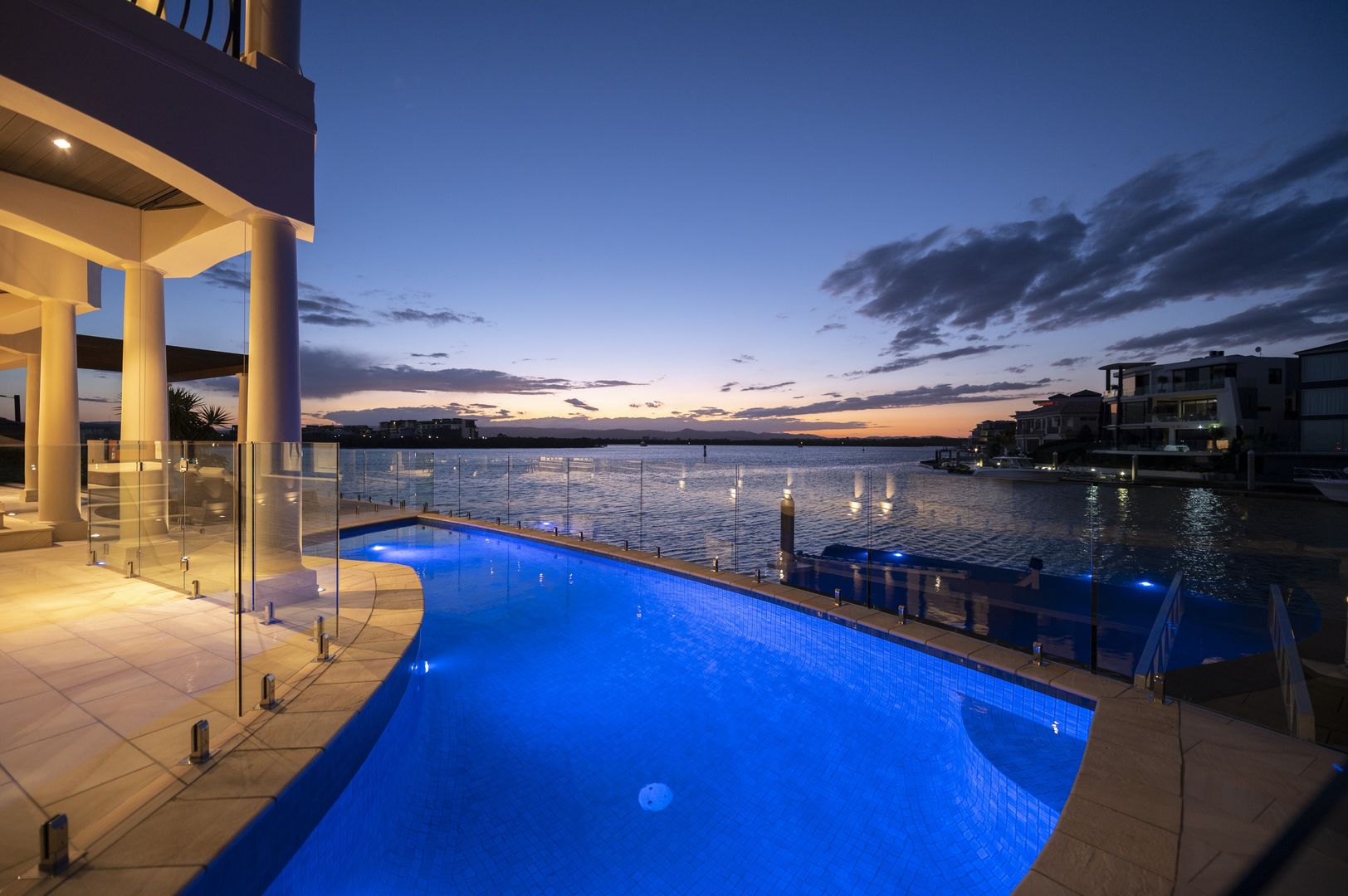 15 Westminster Court, Paradise Point QLD 4216
