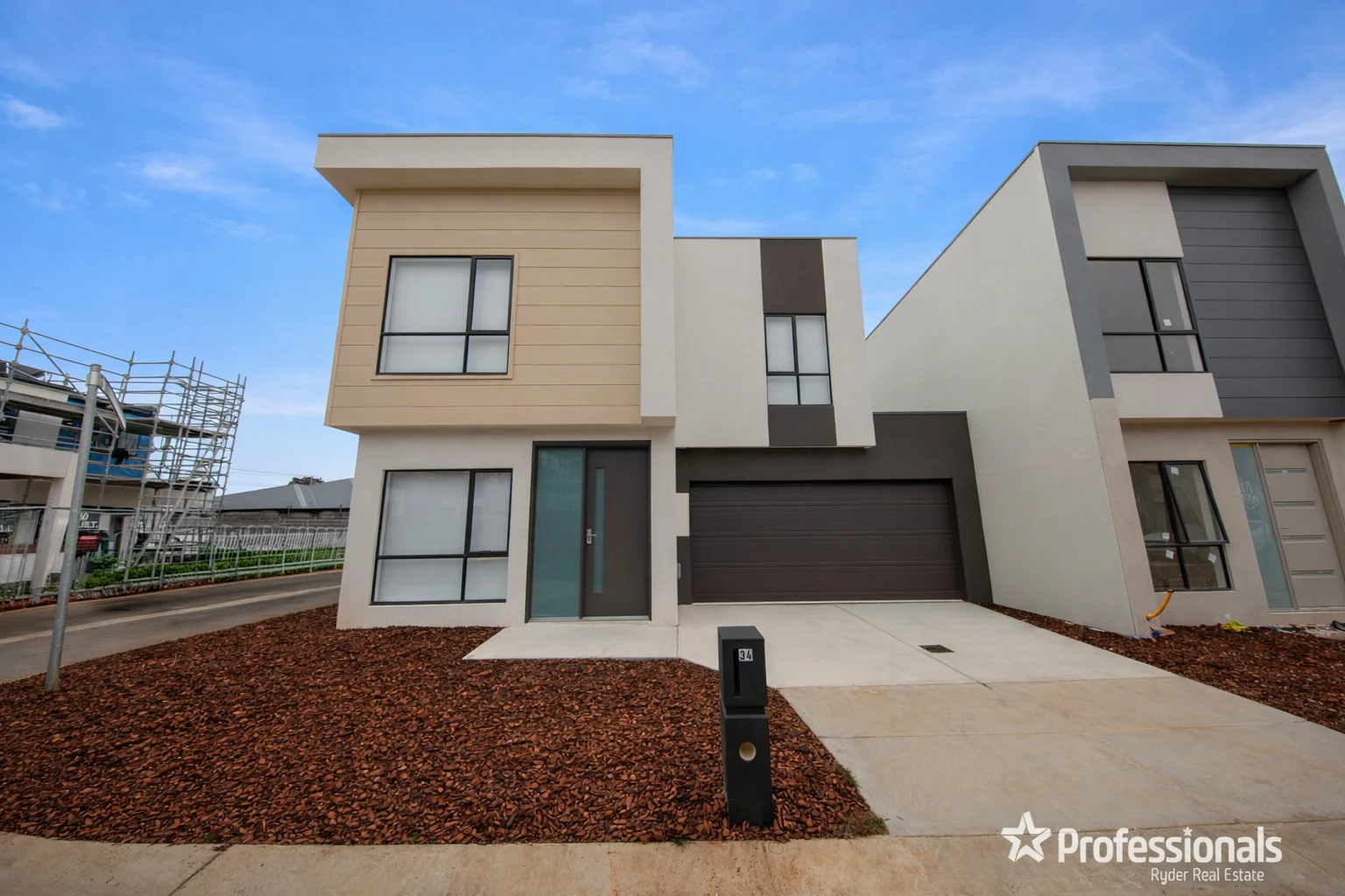 34 Steadfield Cct, Melton South VIC 3338