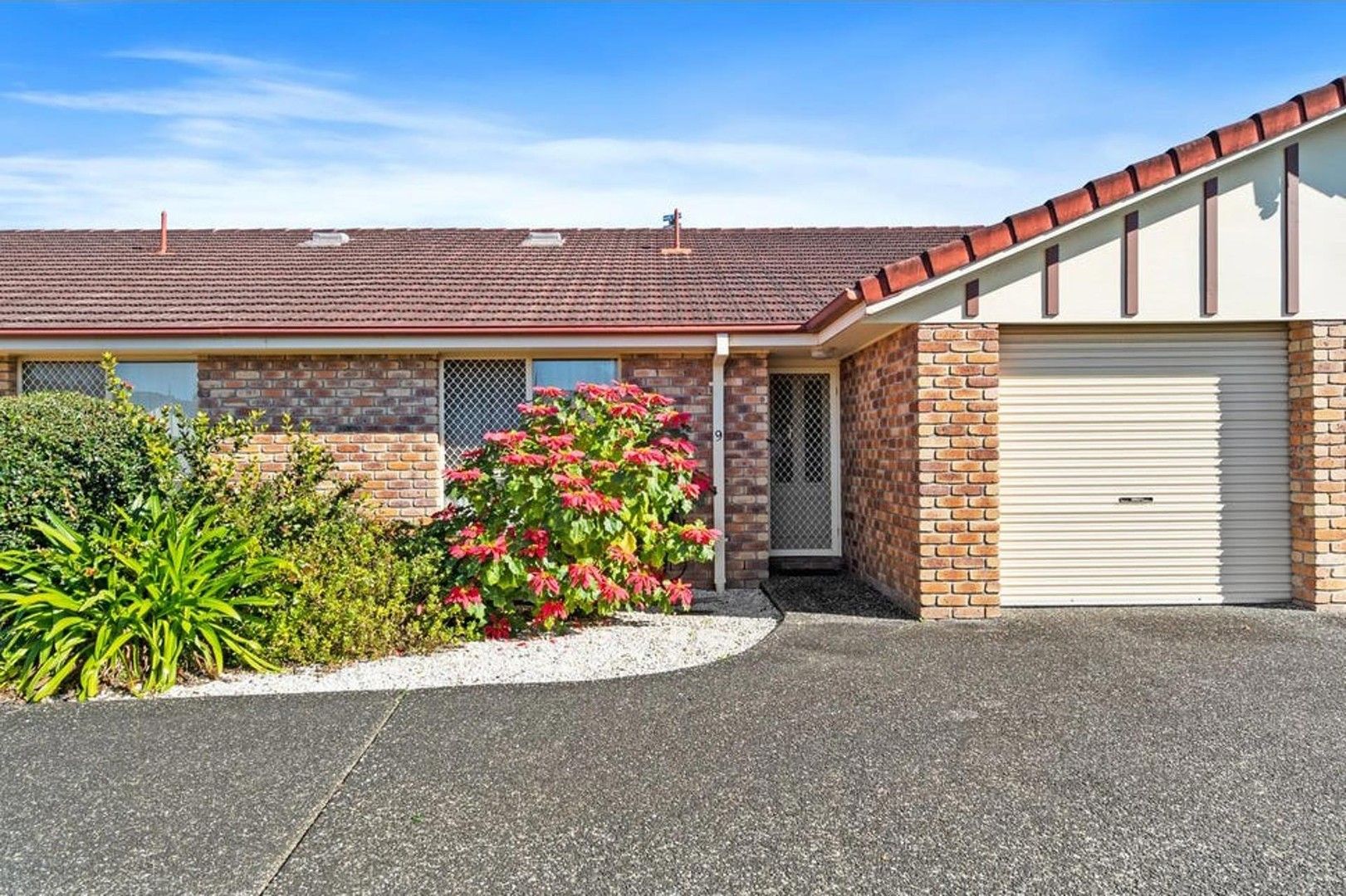 2 bedrooms Townhouse in 9/7 Advocate Place BANORA POINT NSW, 2486