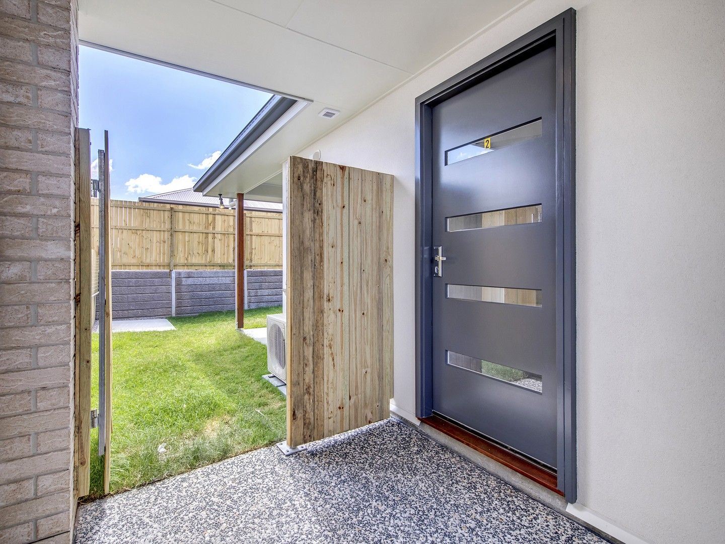 2 bedrooms House in 2/23 Bluebell Street JOYNER QLD, 4500