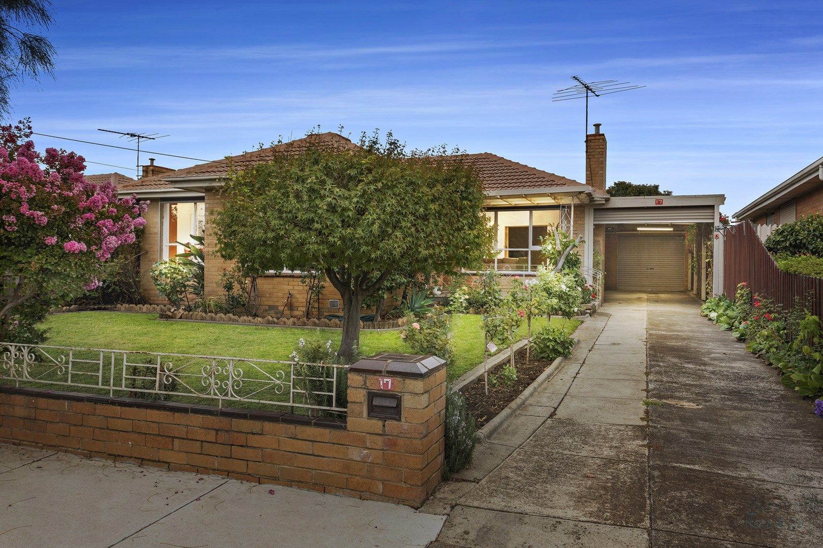 17 Angus Street, Hadfield VIC 3046, Image 2