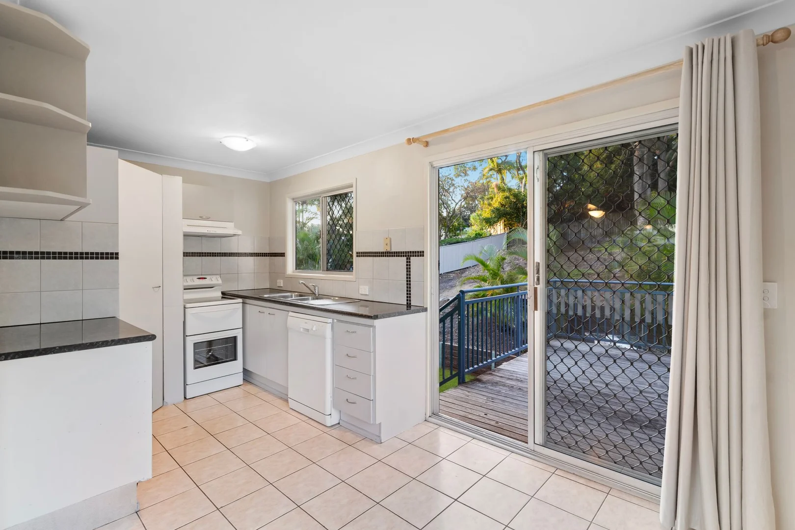 Additional image 2 of 21 A Macquarie Avenue, Molendinar QLD 4214