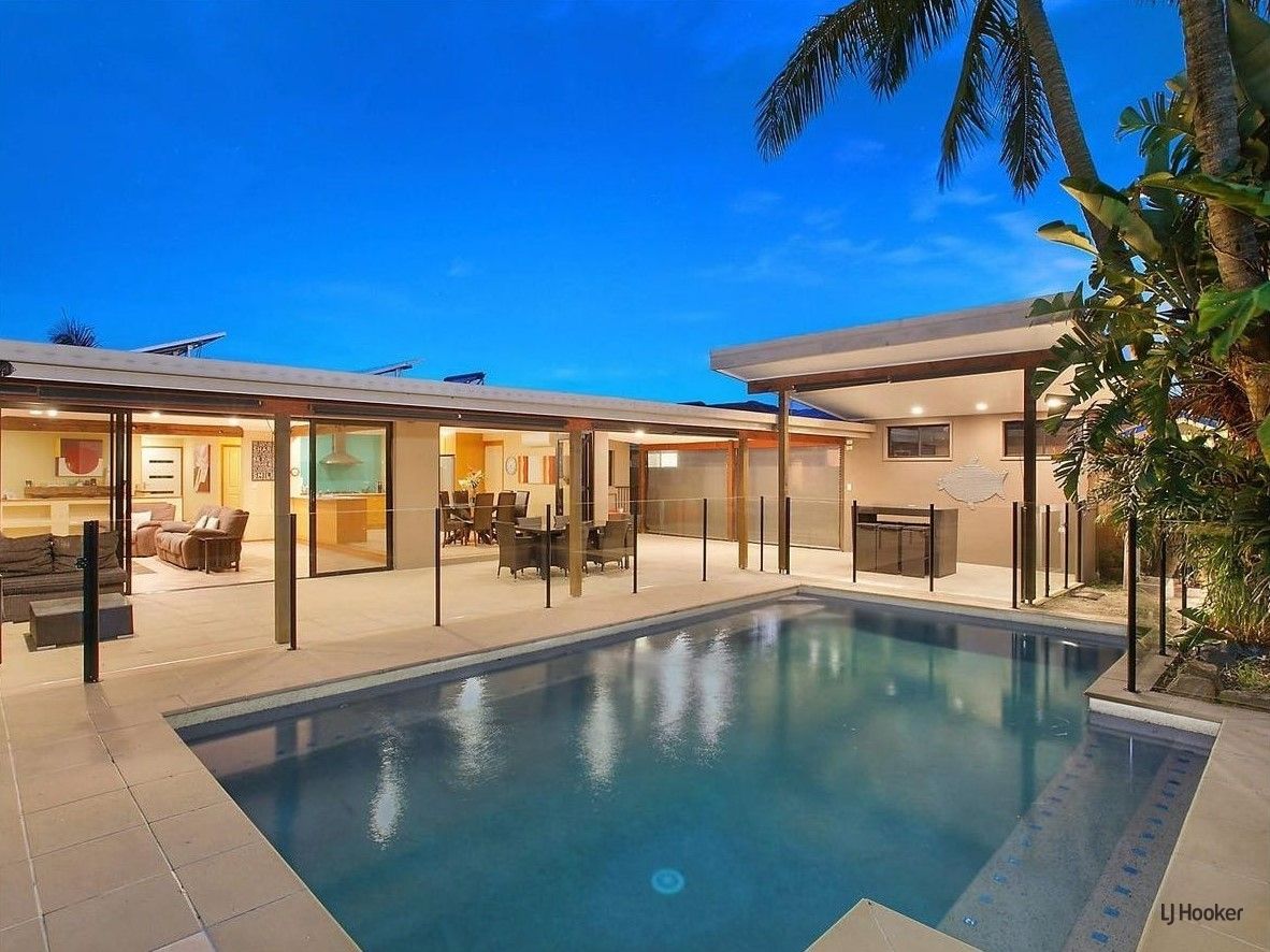 5 bedrooms House in 54 Parnki Parade PALM BEACH QLD, 4221